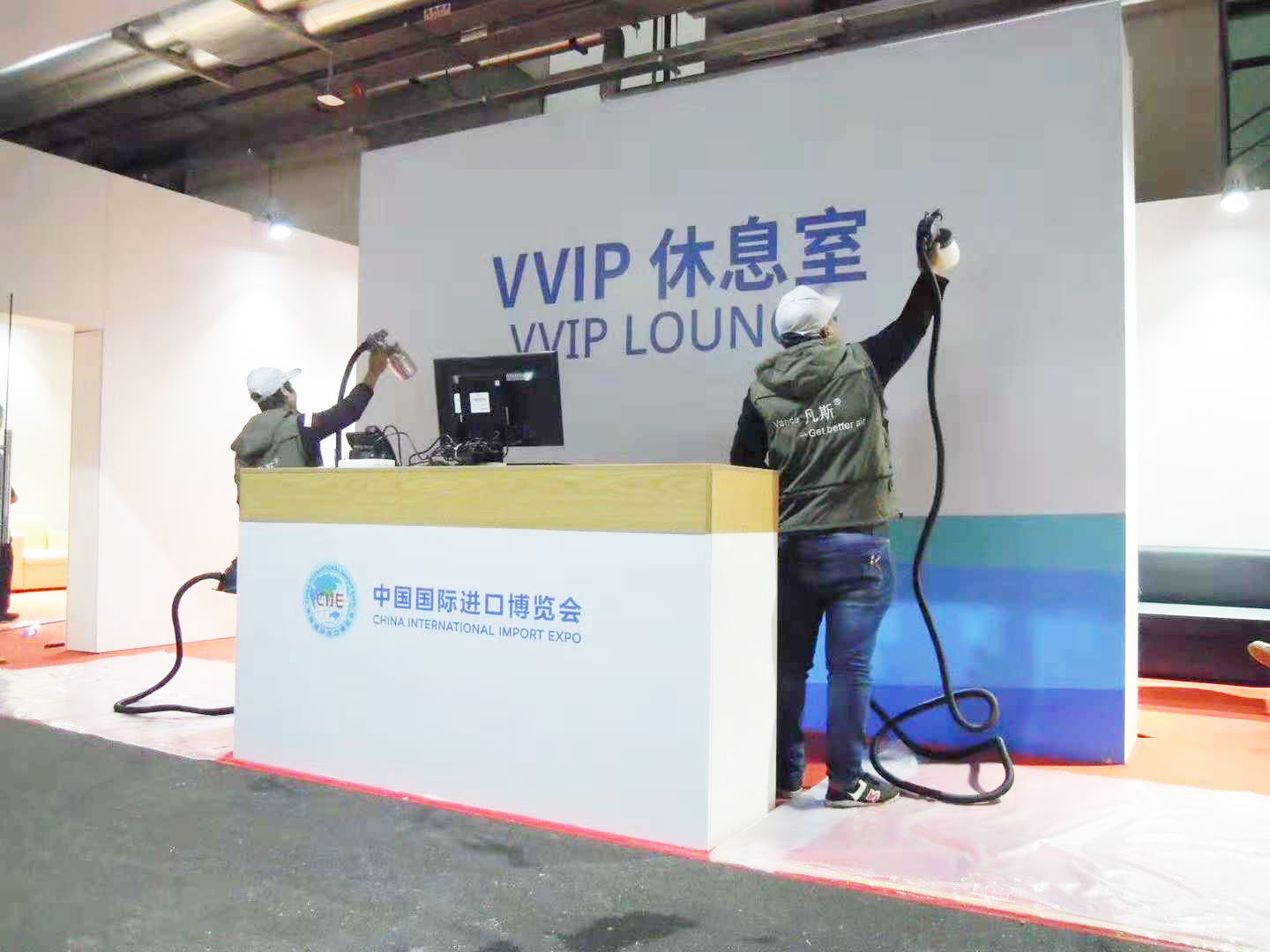 凡斯高品質服務，積極參與，祝首屆中國國際進口博覽會開幕！